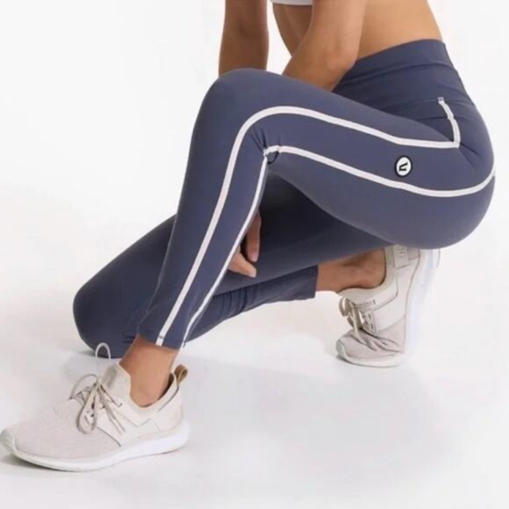 Vuori Track Leggings Pants Women’s Large Azure Blue Gray Capri Striped Stretch